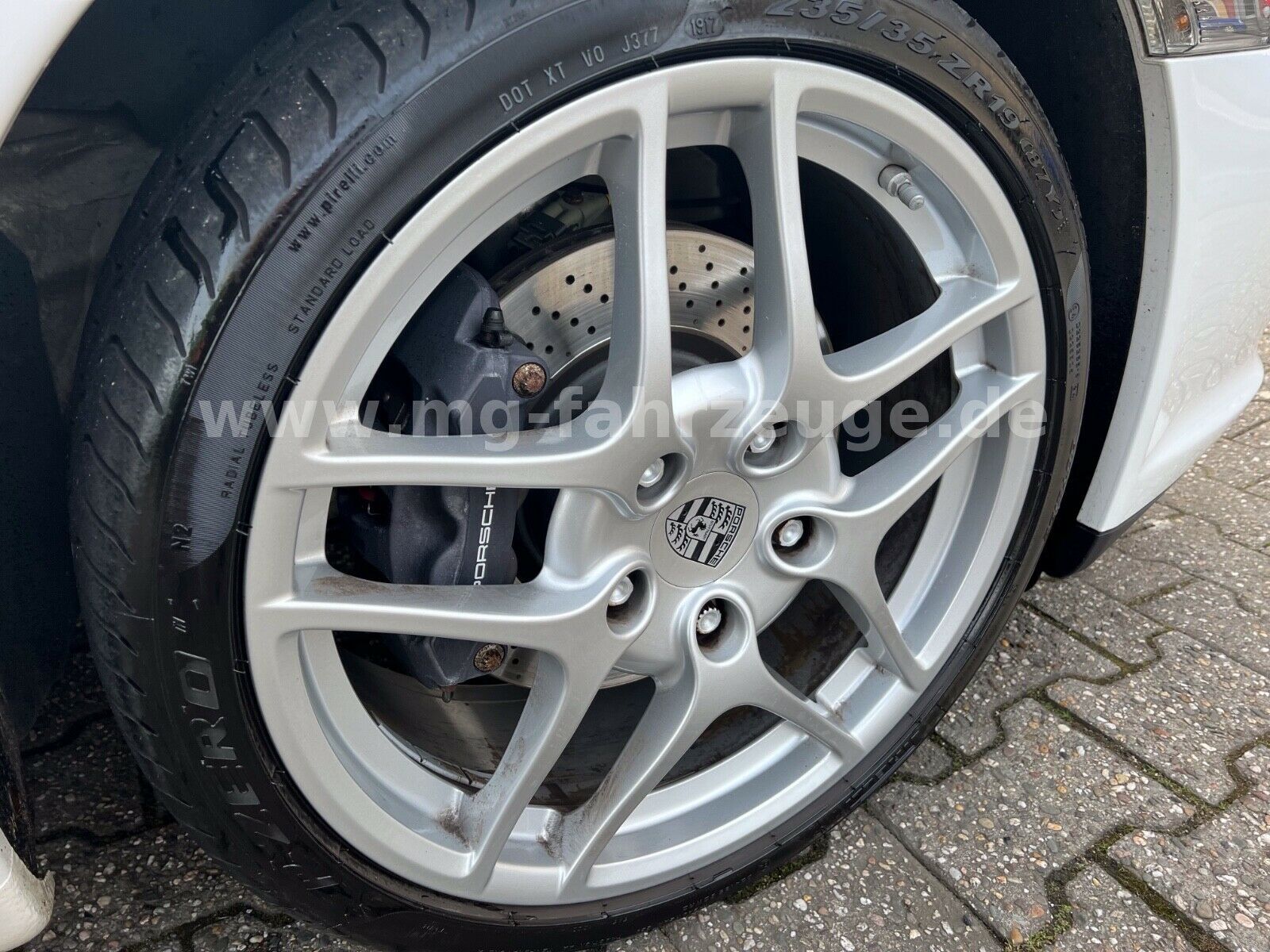 Fahrzeugabbildung Porsche 997 CARRERA UNFALLFREI DEUTSCHES AUTO 6 GANG !!!