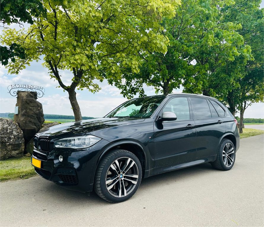 BMW X5 M50