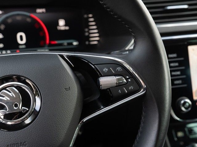 Superb Combi 2.0 TDI Style AHK+360°+MATRIX+NAVI