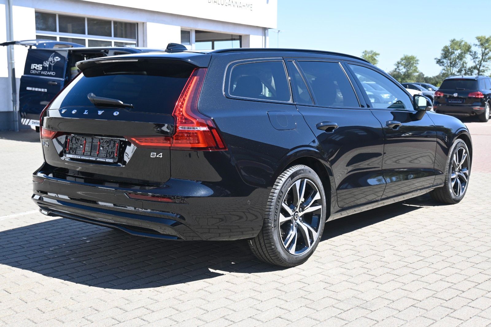Fahrzeugabbildung Volvo V60 B4 DKG Plus Dark*HuD*PANO*360°*ACC