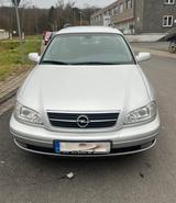 Opel Omega 2.2 16V Edition - silberne Opel Omega