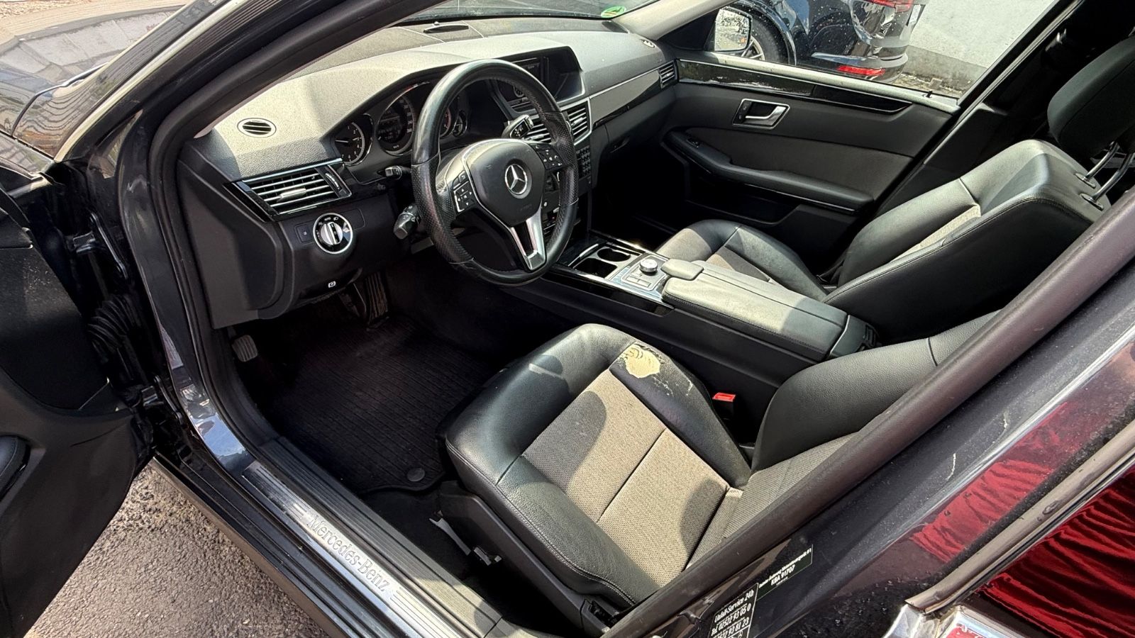 Fahrzeugabbildung Mercedes-Benz E 300 E Limousine E 300 BlueTec Hybrid