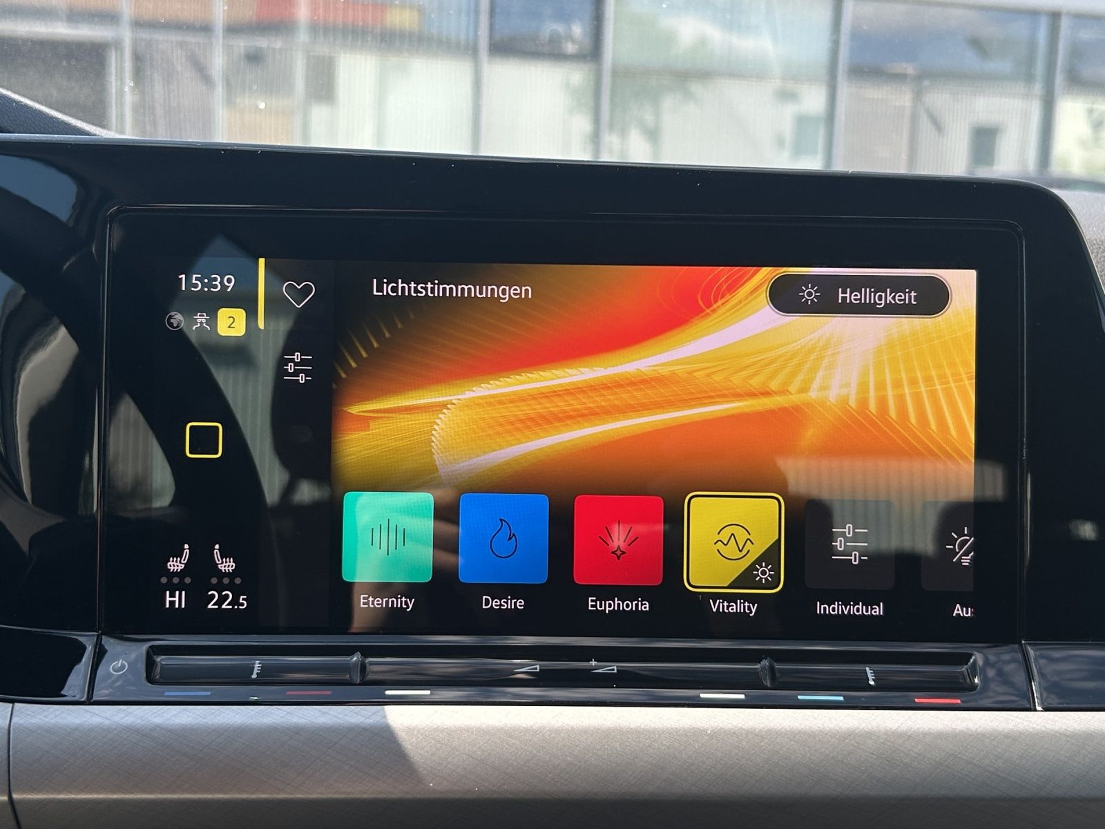 Fahrzeugabbildung Volkswagen Golf VIII Variant TDI Life DSG LED Navi ACC AHK