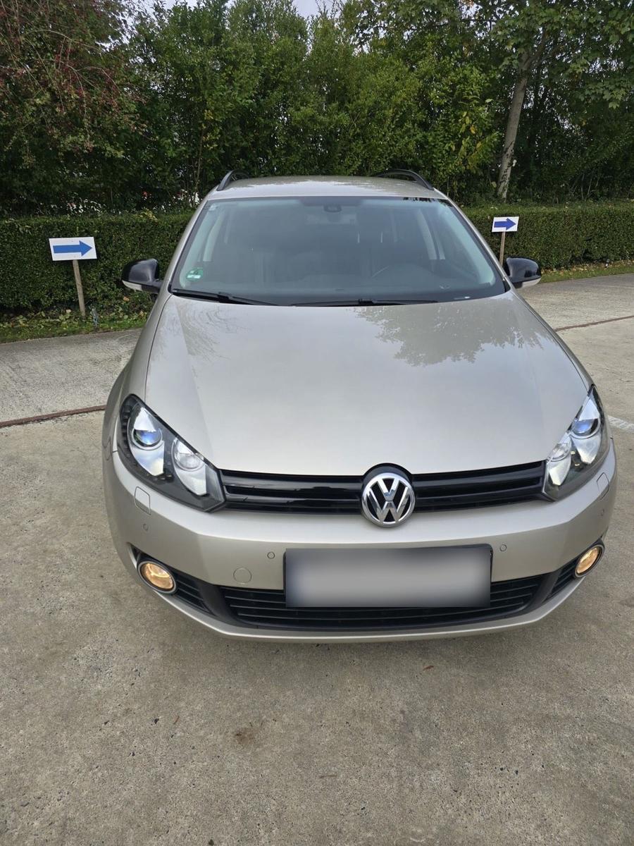 Volkswagen Golf 2012 — rear view