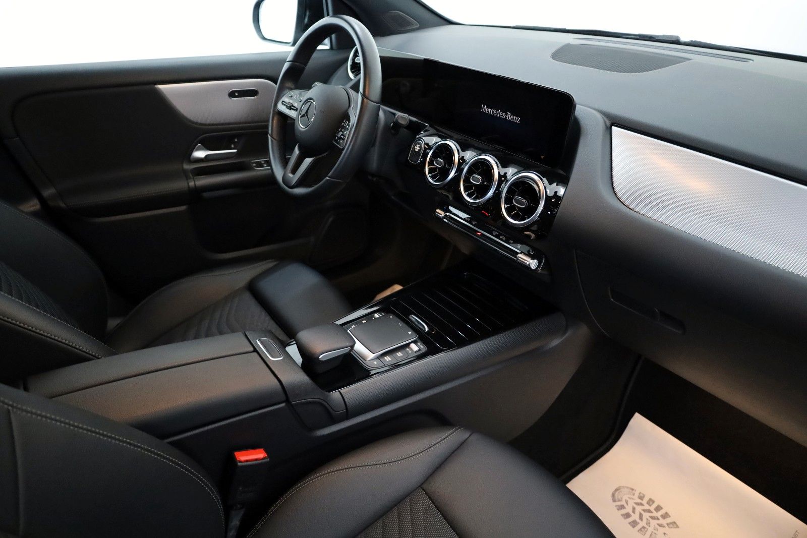 Fahrzeugabbildung Mercedes-Benz GLA 250 e Style, T.Leder, Navi ,LED, SH,Kamera