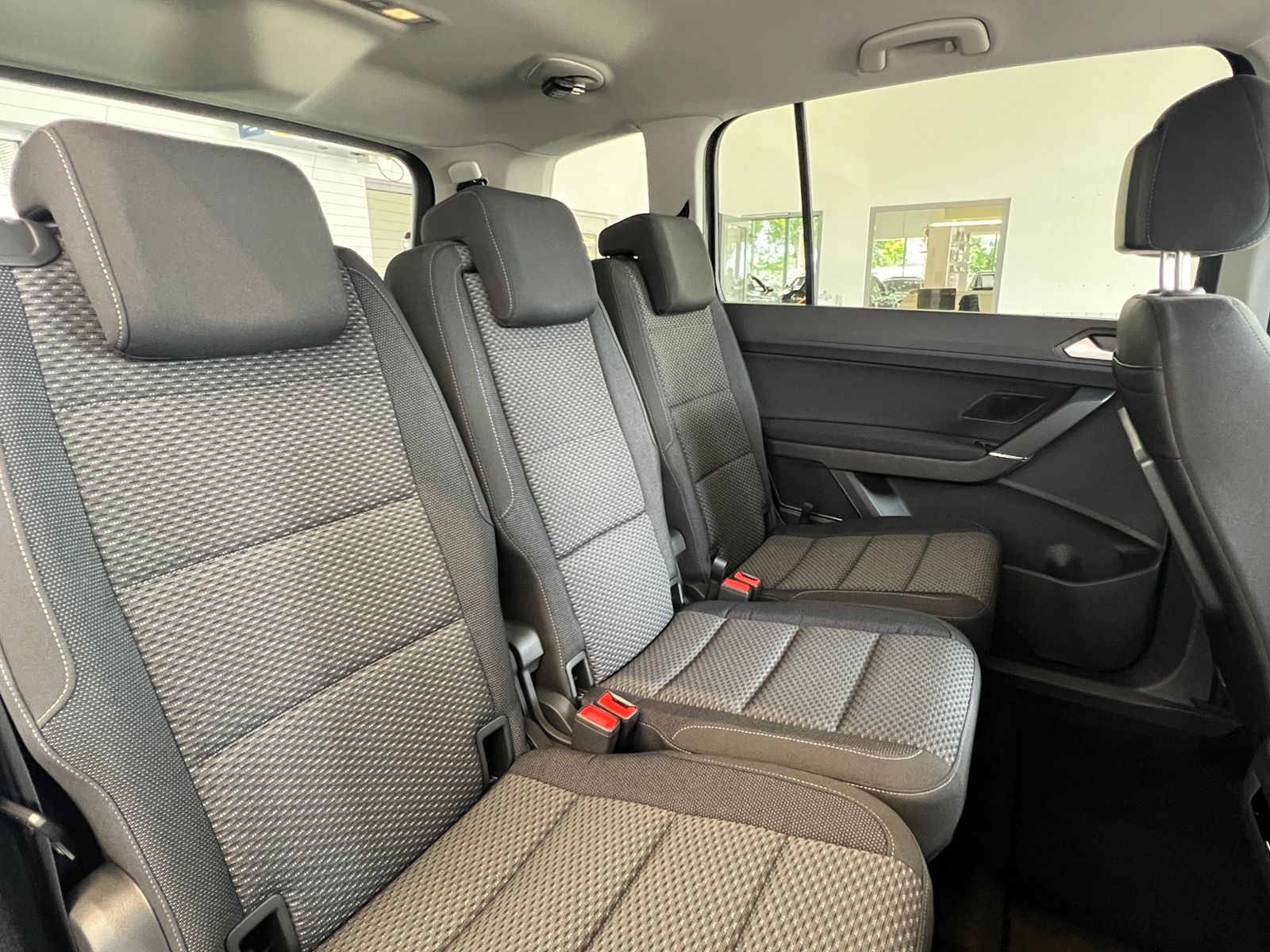 Fahrzeugabbildung Volkswagen Touran Comfortline 1.5 TSI DSG *AHK, LED, 7Sitze