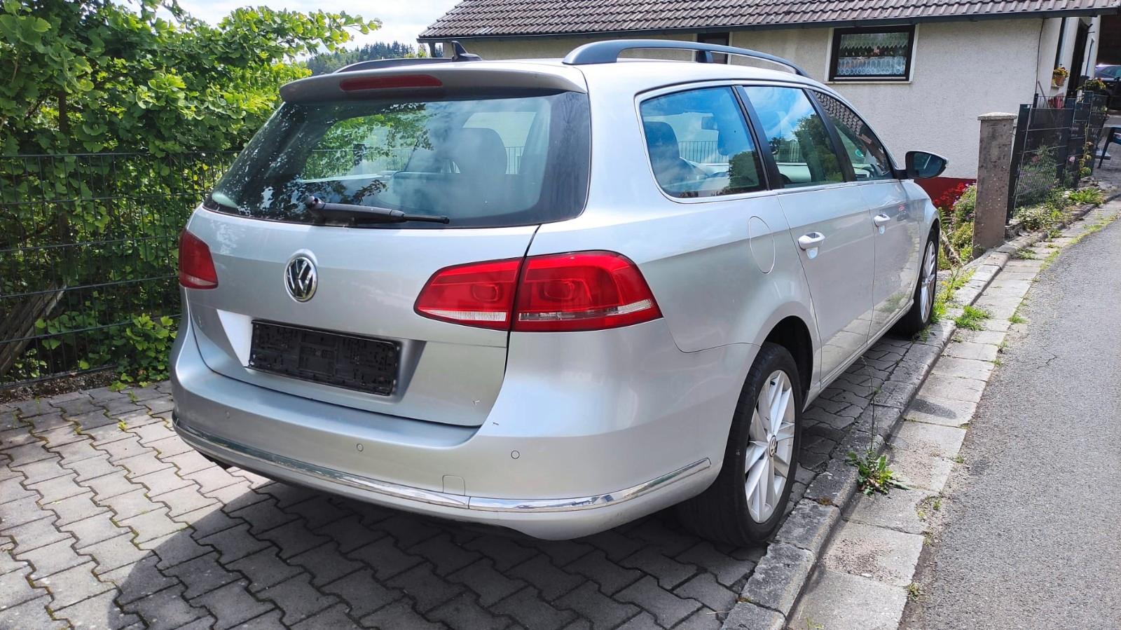 Volkswagen Passat 2014 — вигляд ззаду