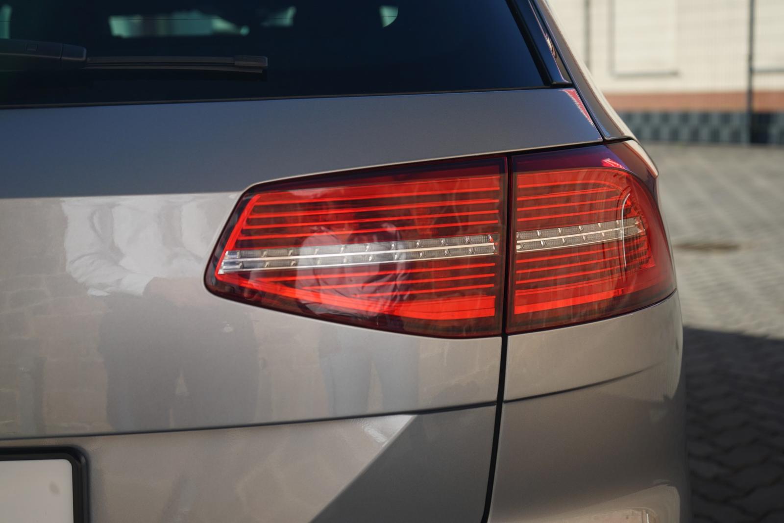 Volkswagen Passat Variant 1.8 TSI DSG R-Line LED Navi ACC