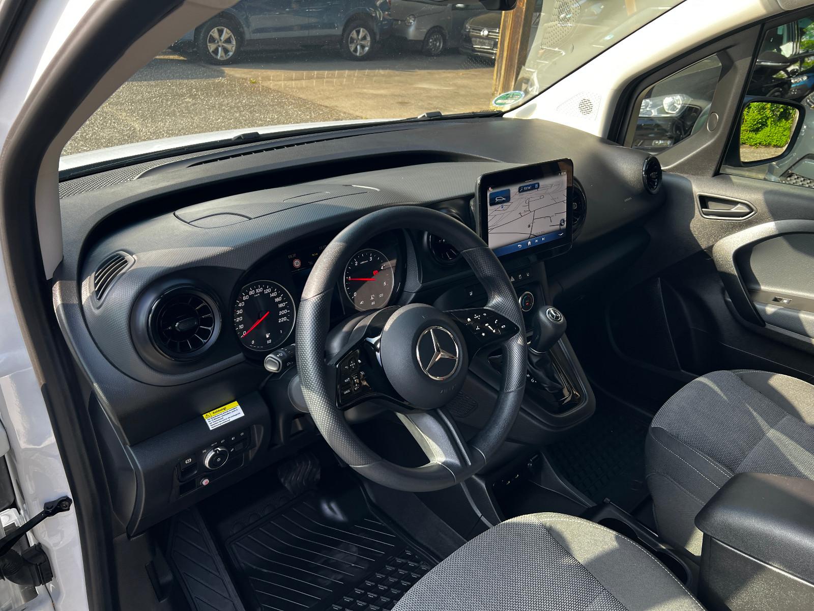 Mercedes-Benz Citan Kasten 112 CDI Aut. Sthzg. VL beschädigt