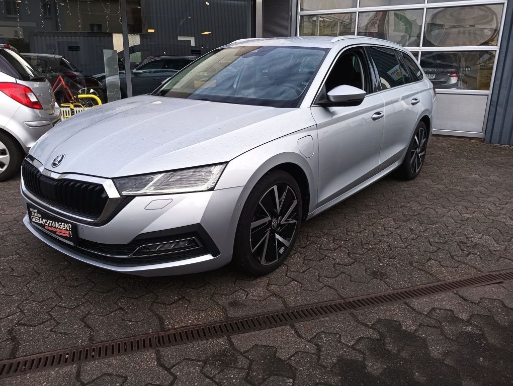 Skoda Octavia Combi First Edition iV 1.4 TSI DSG+LED+ imagem 2
