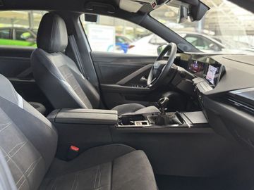 Fotografie des Opel Astra Sports Tourer 1.2 Turbo GS