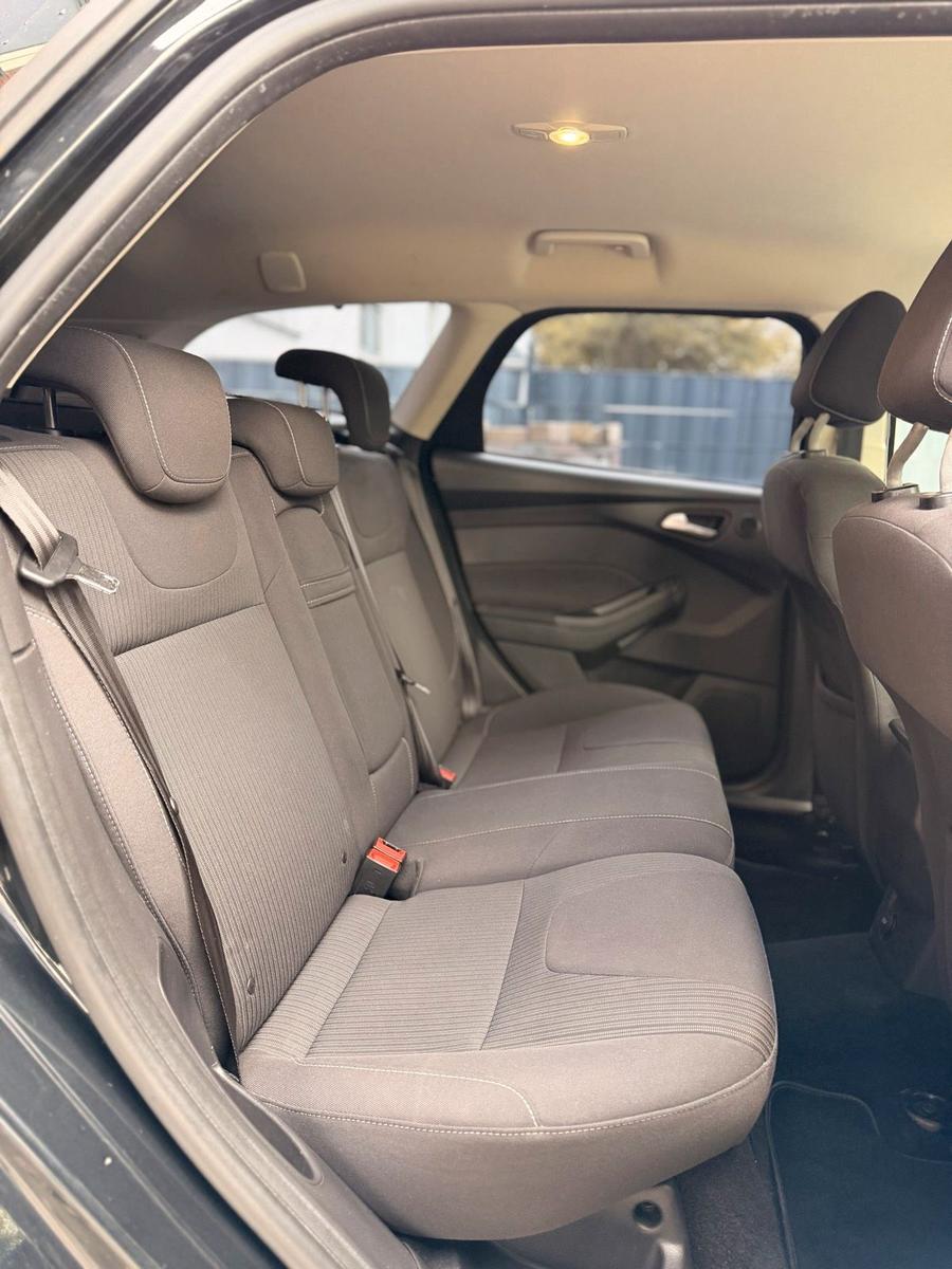 Ford Focus 2012 — photo 10