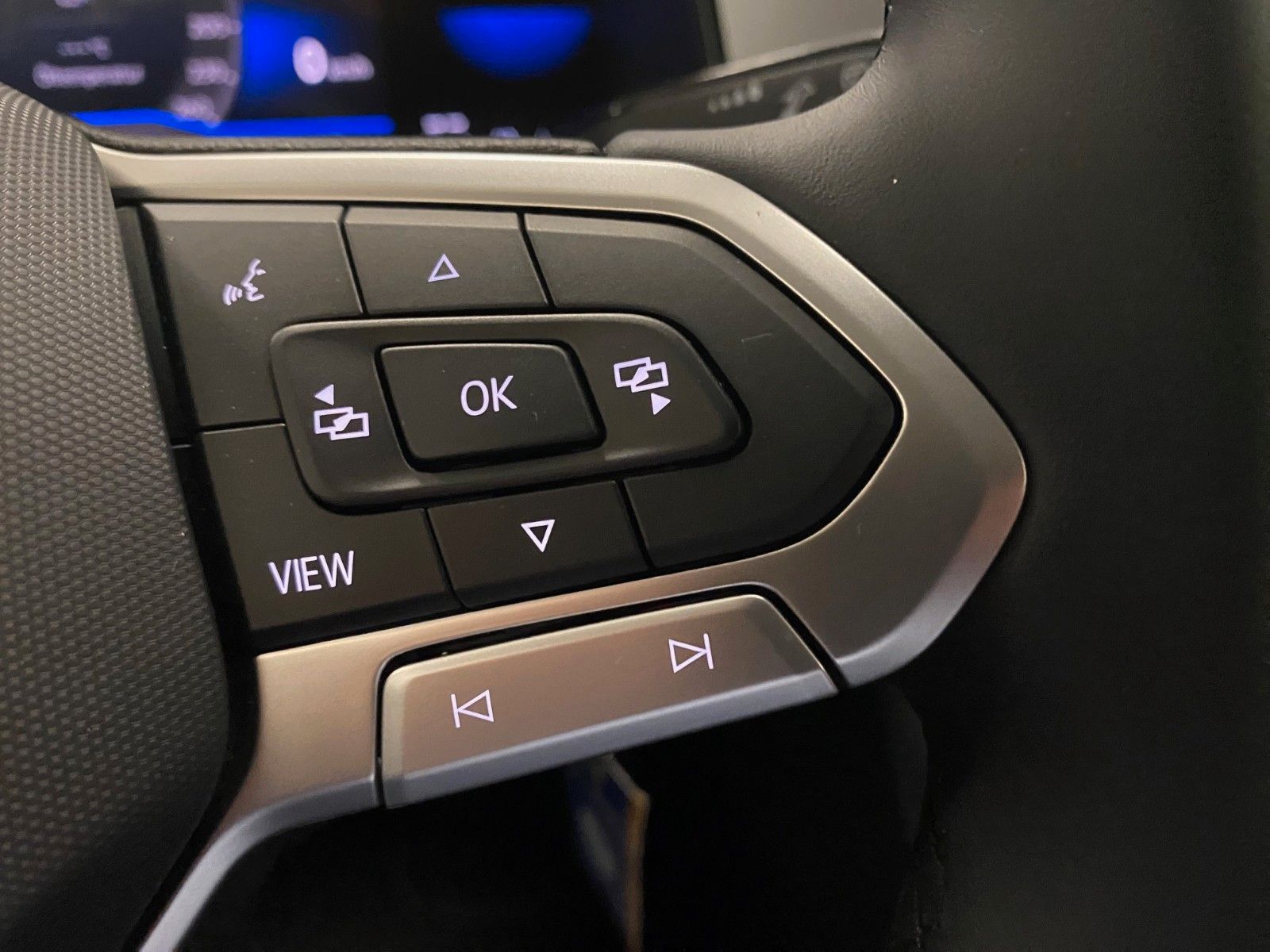 Fahrzeugabbildung Volkswagen T-Roc 1.0 TSI "LIFE"+KAMERA+ACC+PDC+16"ALU++APP+