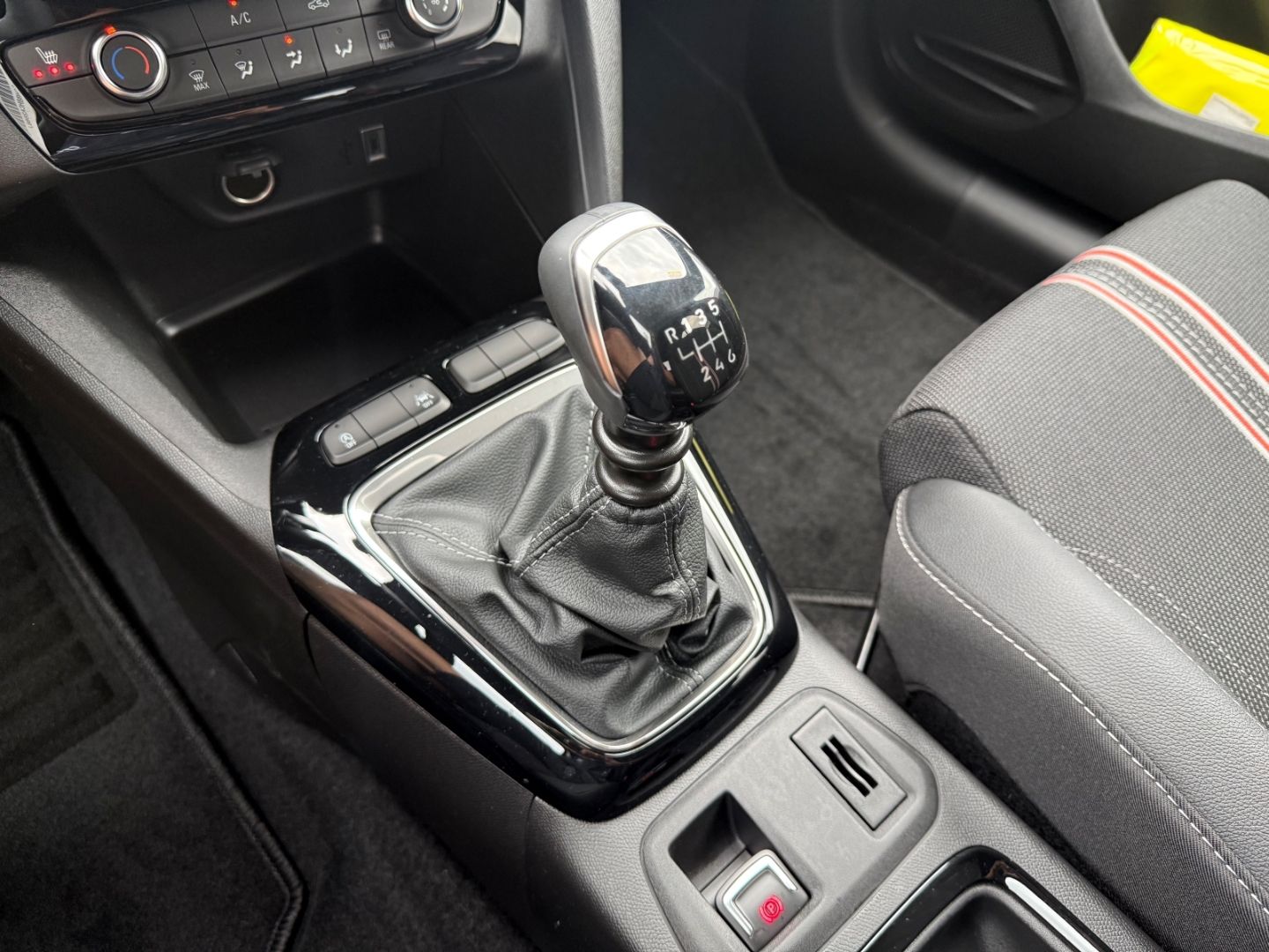 Fahrzeugabbildung Opel Corsa F YES SHZ+LHZ+Allwetter