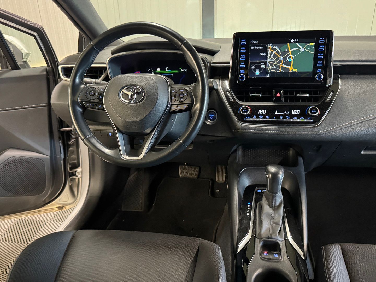 Toyota Corolla 1.8 Hybrid | First Edition 5-türig | Nav imagem 3
