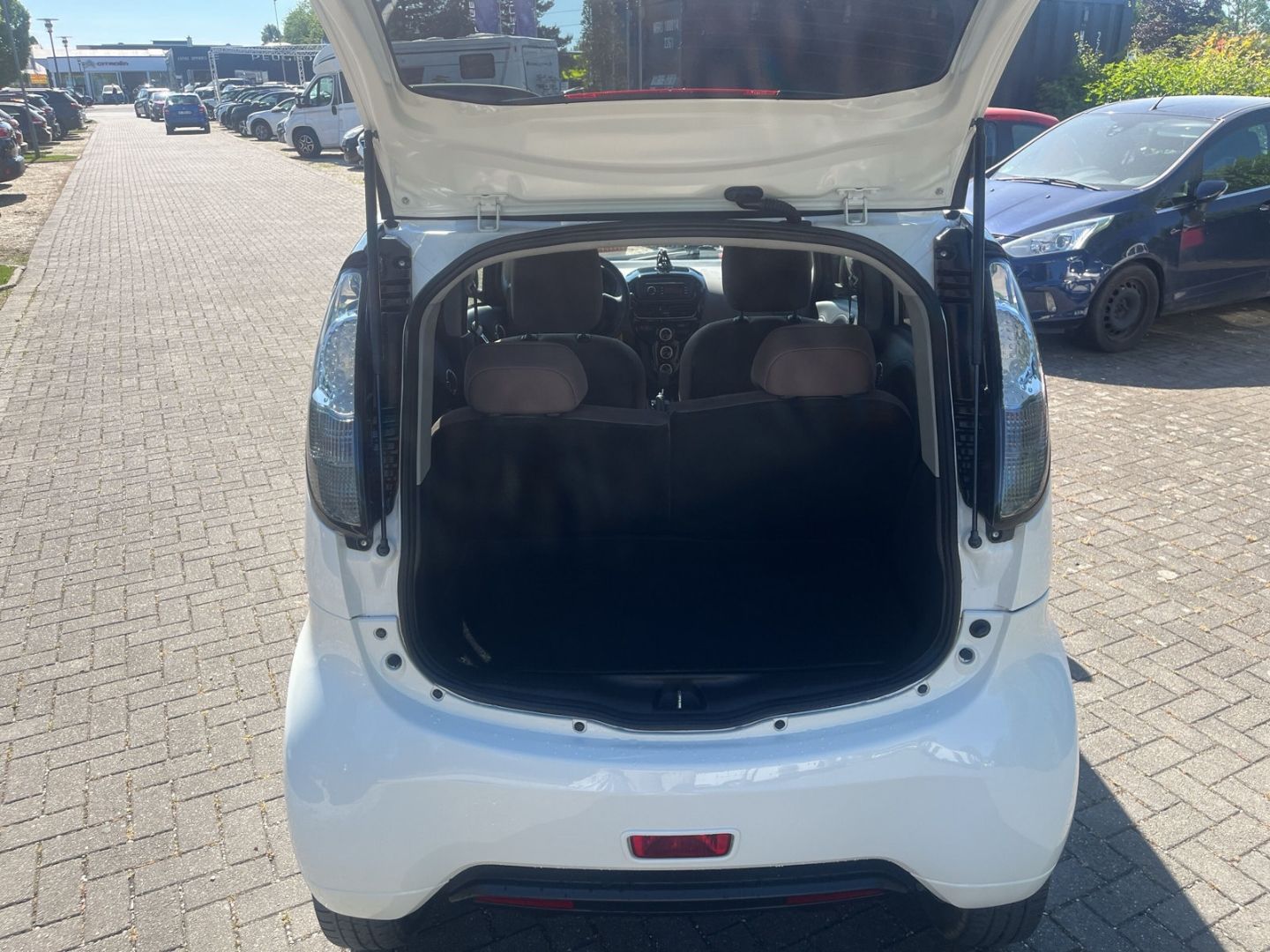 Fahrzeugabbildung Citroën C-Zero Tendance Klimaaut. DAB SHZ Notbremsass.