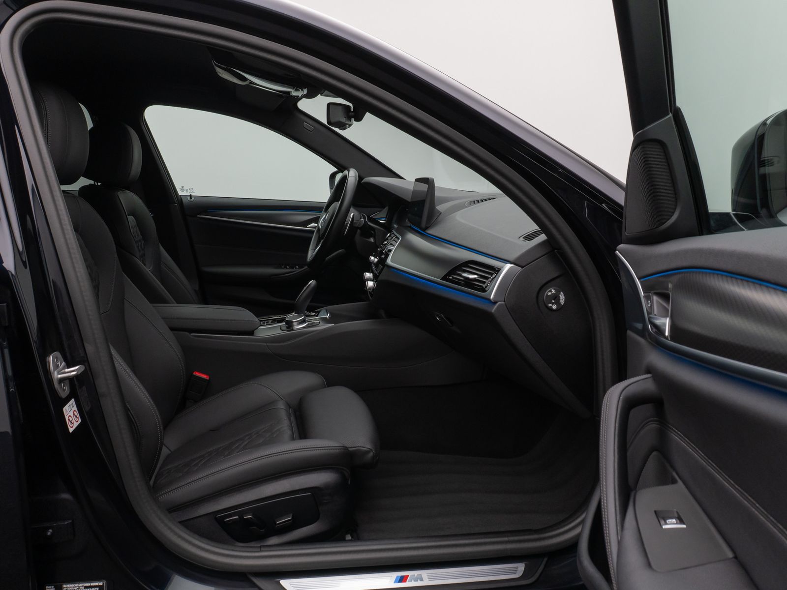 Fahrzeugabbildung BMW 530e xD M Sport Kamera HUD DAB HiFi ACC Komfort