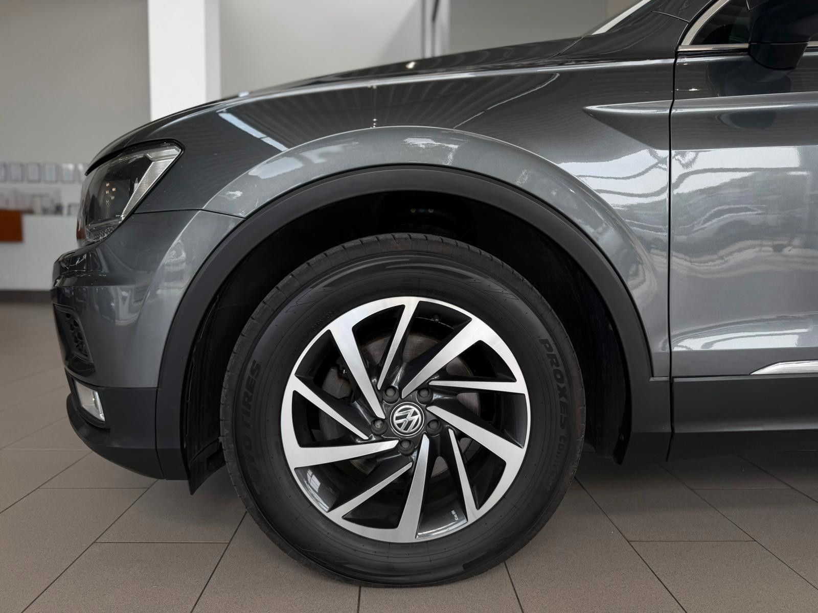 Fahrzeugabbildung Volkswagen Tiguan 2.0TDI Sound SITZHZG ACC NAVI AHK 8xALU