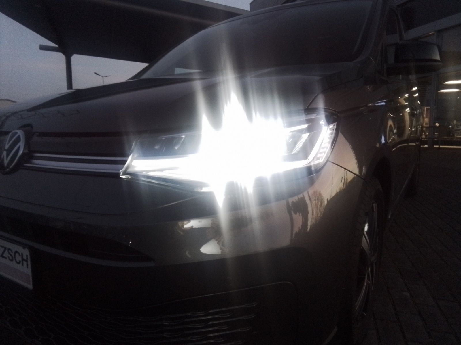 Fahrzeugabbildung Volkswagen Caddy TSI Style DSG LED NAVI AID ACC RFK SH LM