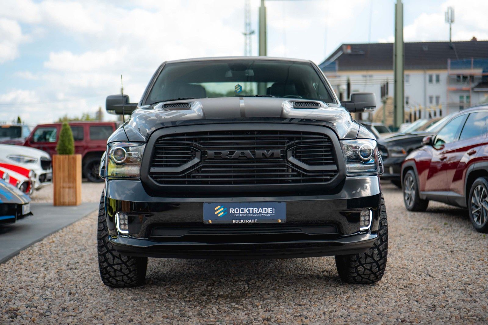 Fahrzeugabbildung Dodge RAM 5.7 V8 HEMI 4x4 OFFROAD Night-Paket *LED*