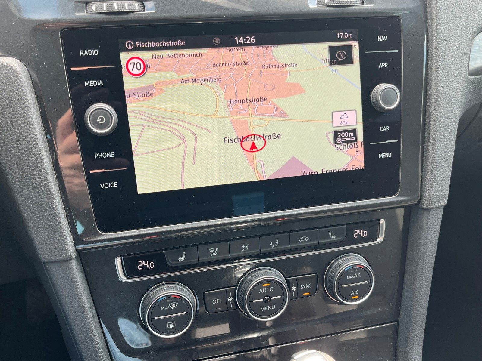 Fahrzeugabbildung Volkswagen Golf VII 1.0 Lim. Comfortline DSG Navi PDC 1.HD