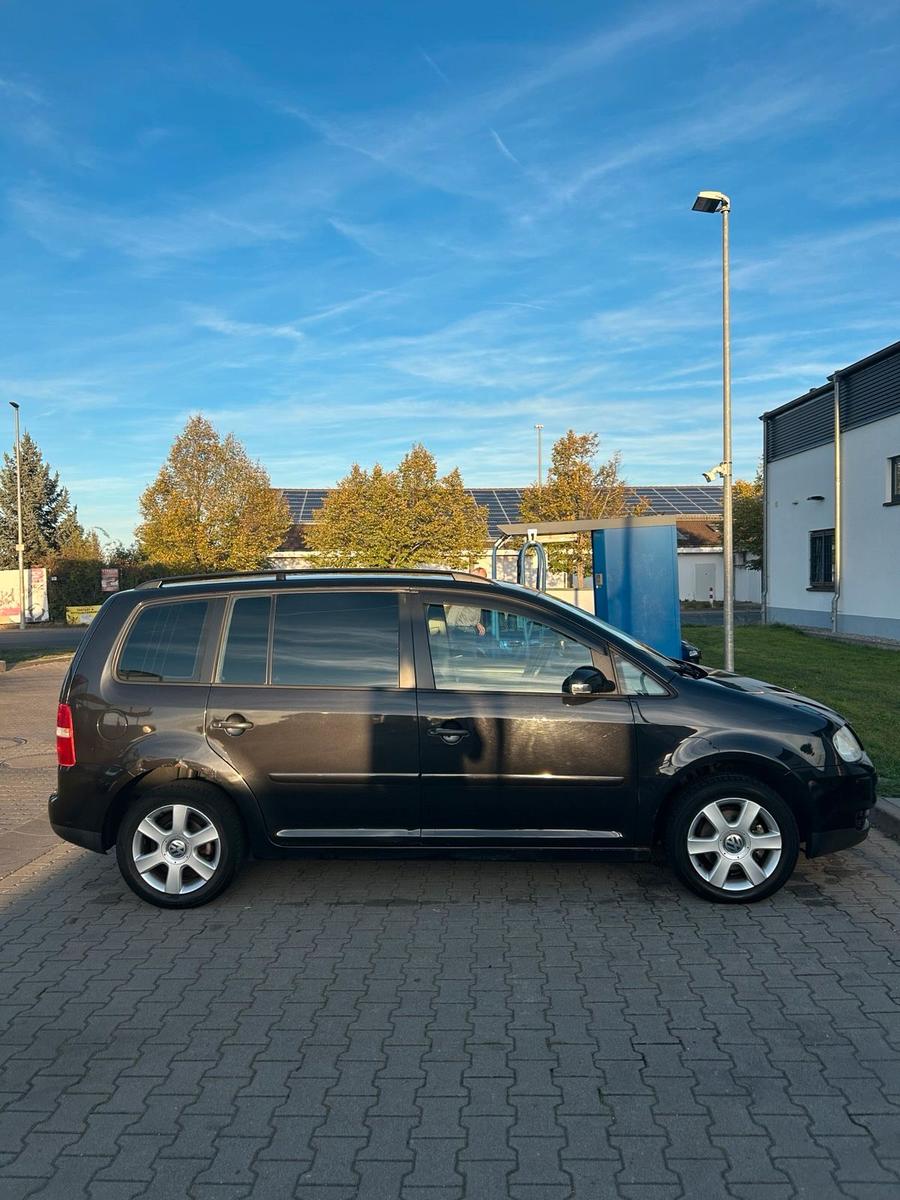 Volkswagen Touran 2006 — вигляд ззаду