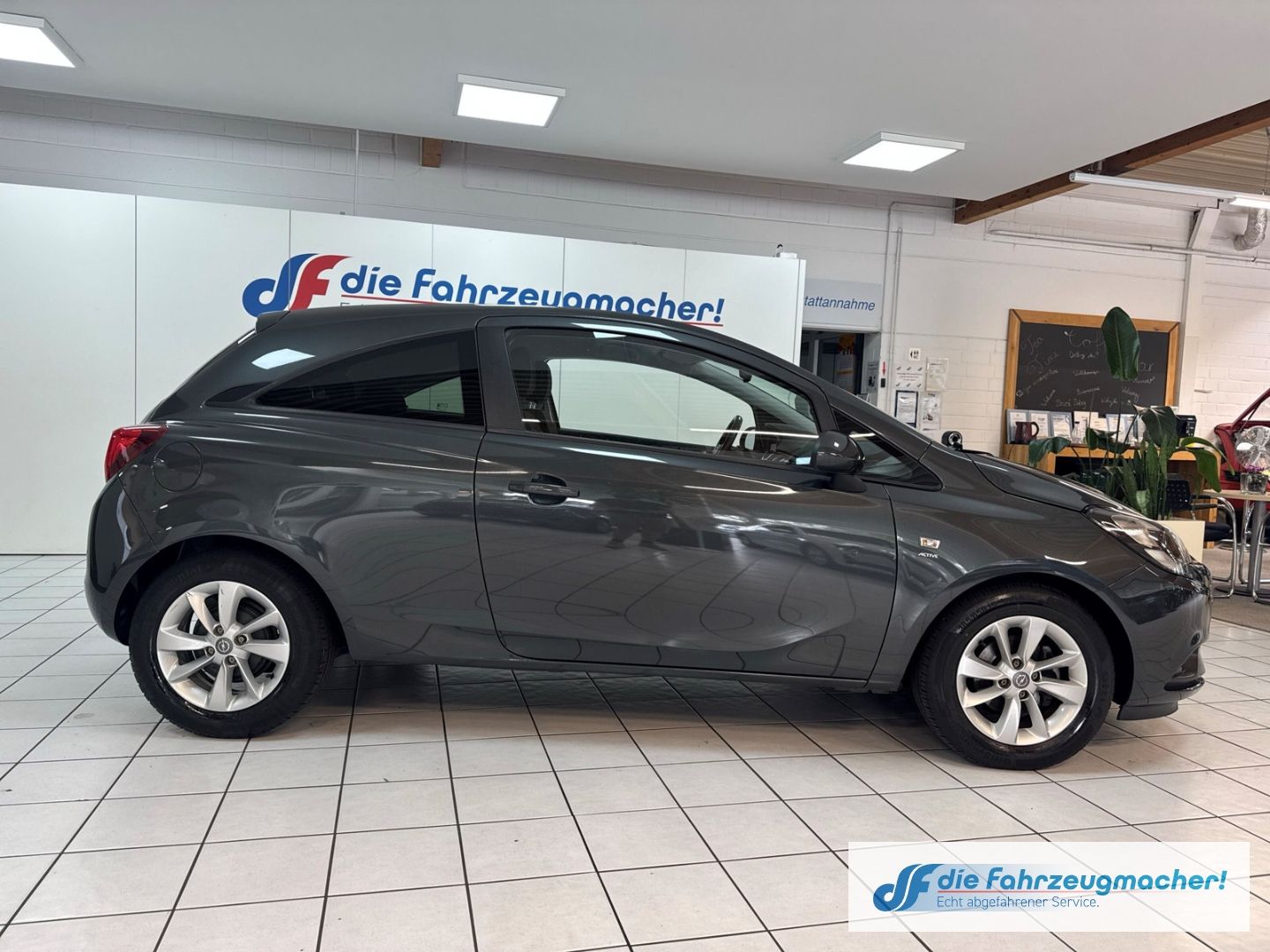 Fahrzeugabbildung Opel Corsa E Active SHZ LenkradHZG Temp PDC Berganfah