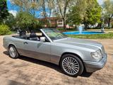 Mercedes-Benz E 220 124er Cabriolet sehr gepflegt  - Mercedes-Benz E 220 mit Benzin-Antrieb: Cabrio