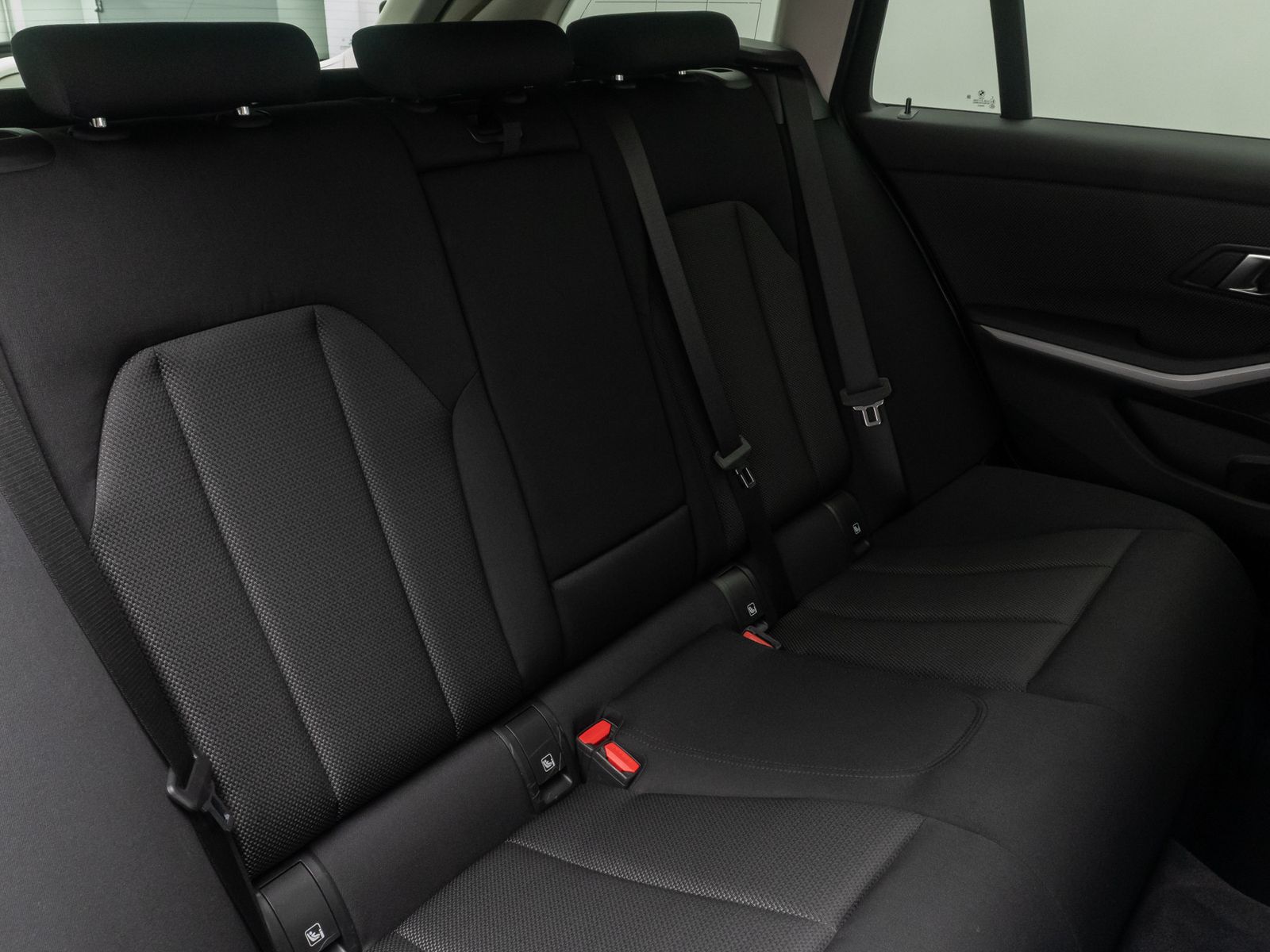 Fahrzeugabbildung BMW 318i GeschwindigReg DAB Alarm PDC LED CockpitPro