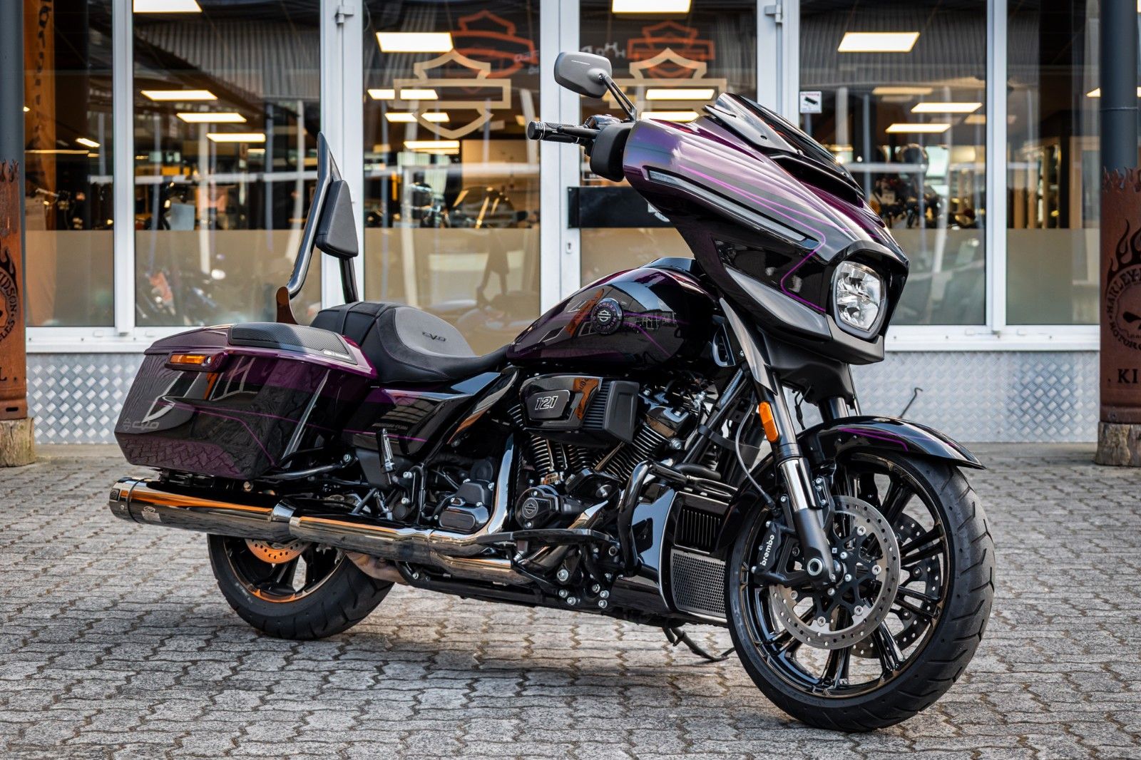 Fahrzeugabbildung Harley-Davidson CVO Street Glide FLHXSE 121 cui - Jekill & Hyde