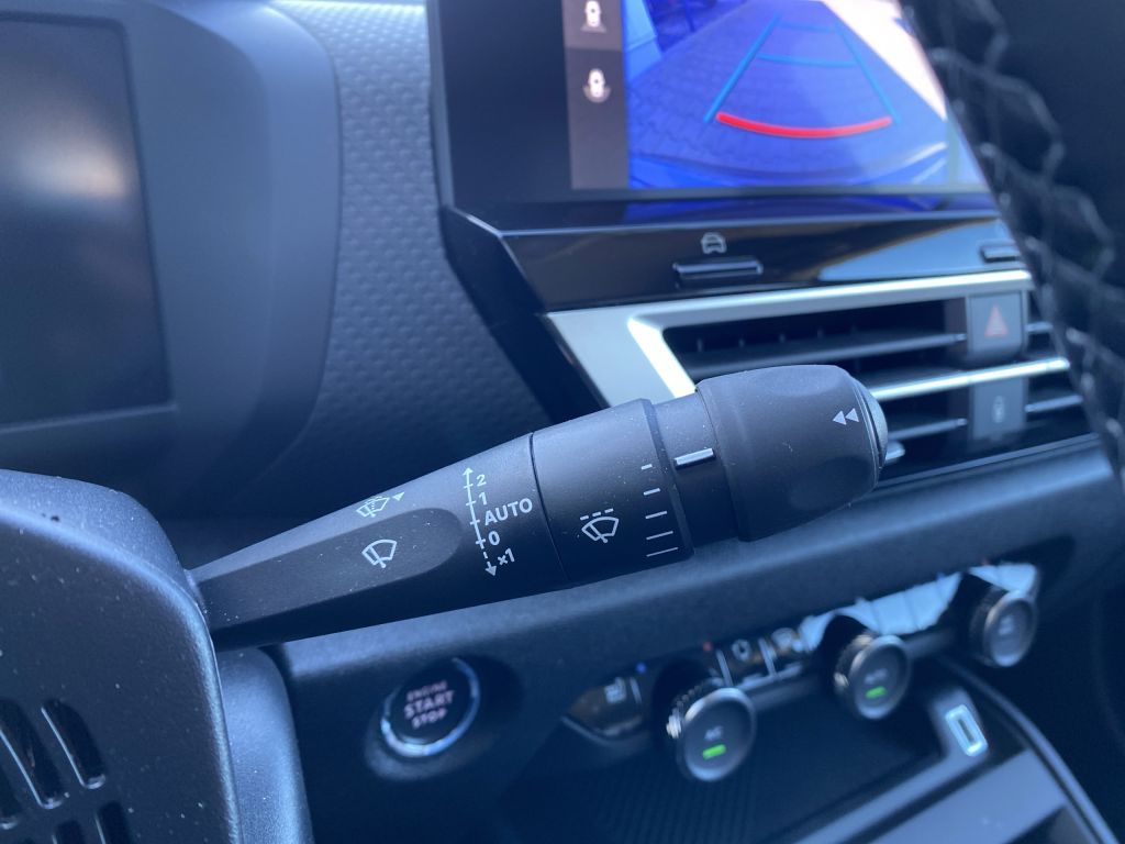 Fahrzeugabbildung Citroën C4 Hybrid 145 Automatik Max *Alcantara*Winterpak
