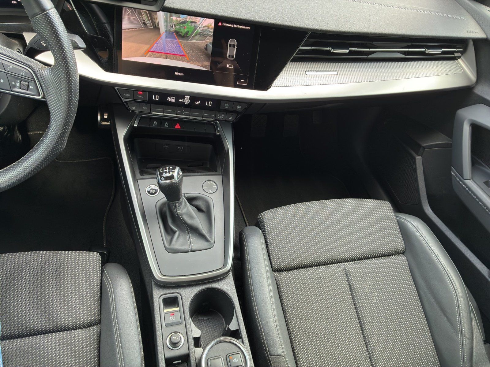 Fahrzeugabbildung Audi A3 Lim. 35 TFSI FAHRSCHUFAHRZEUG, Doppelpedaleri