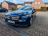 Mercedes-Benz Mercedes E klasse 220d mit Garantie - Mercedes-Benz E 220 mit Diesel-Antrieb: Blau
