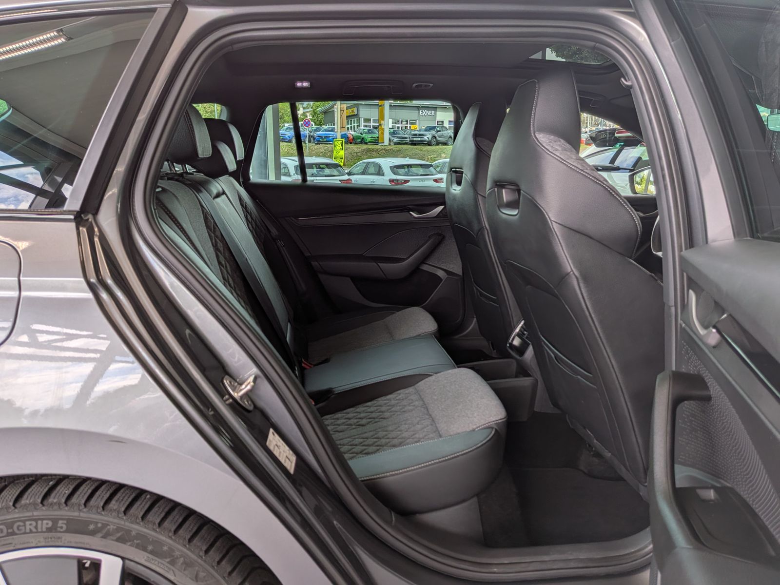 Fahrzeugabbildung SKODA Octavia 1.5 TSI Sportline Pano Matrix AHK 5J-Gar