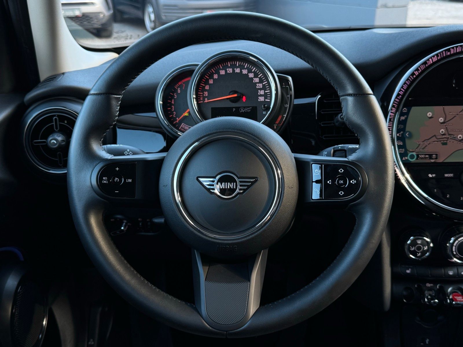 Fahrzeugabbildung MINI ONE Automatik Teilleder Temp. Navi PDC SHZ