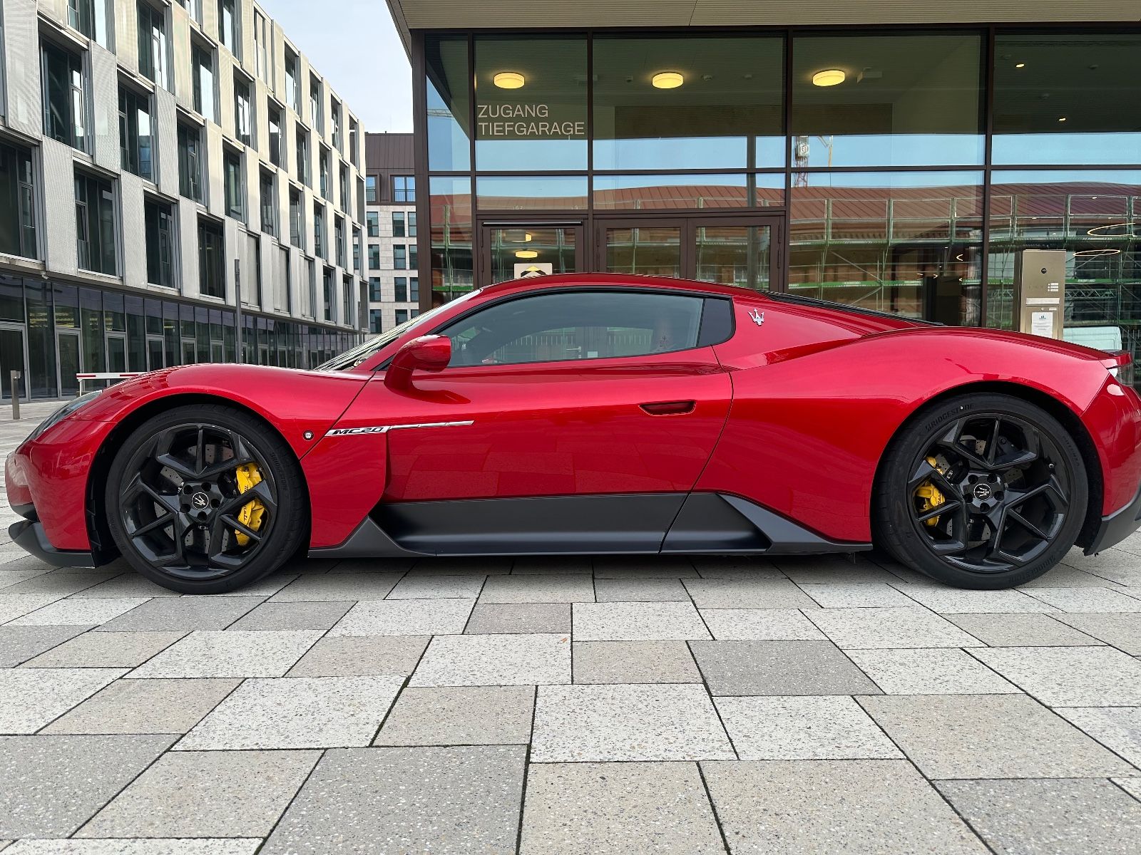 MASERATI MC20
