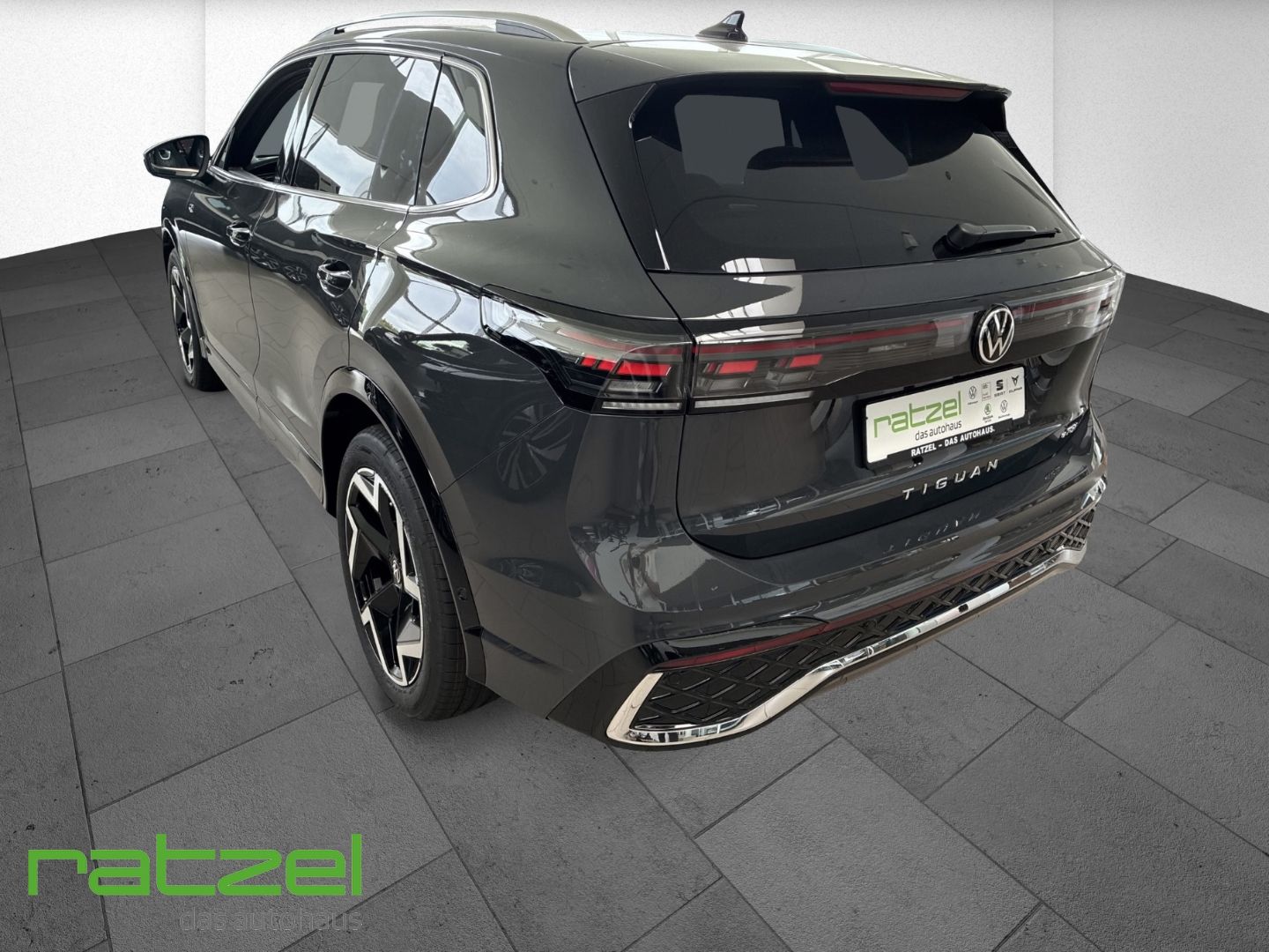 Fahrzeugabbildung Volkswagen Tiguan R-Line 110KW AHK+Elek. Heckklappe