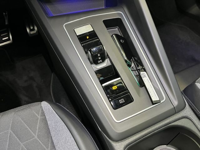 Fahrzeugabbildung Volkswagen Golf 1.5 eTSI DSG ENERGY NAVI GJR LED KAMERA