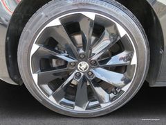 SKODA Superb Combi 2.0 TDI Sportline 4x4 Nav Pan Sthzg SKODA Superb Combi 2.0 TDI Sportline 4x4 Nav Pan Sthzg