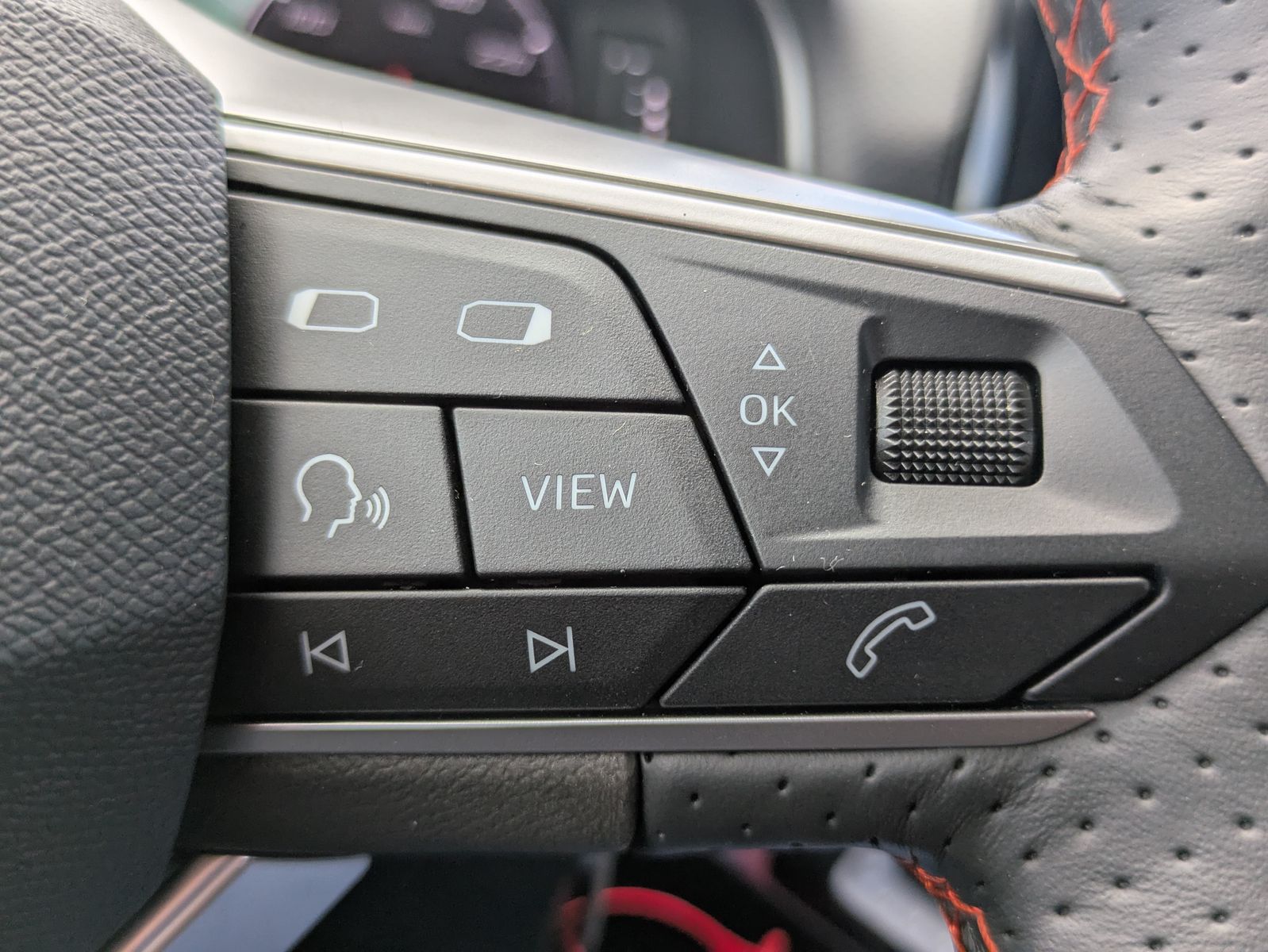 Fahrzeugabbildung SEAT Arona 1.5 TSI FR DSG AHK*ACC*LED*APP*DAB*KAMERA