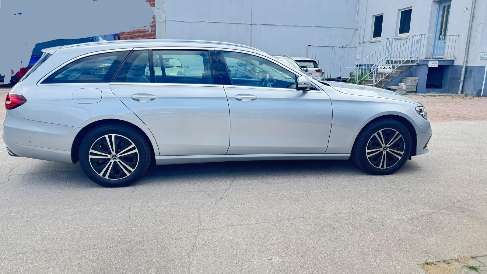 Mercedes-Benz E 220d T-Modell*NAVI*R.cam*LED*Avantgarde*Touch*