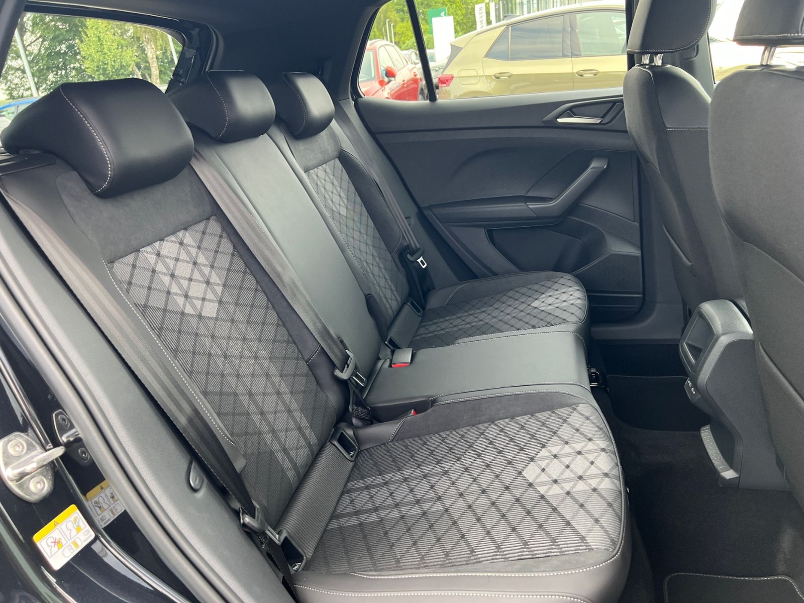 Fahrzeugabbildung Volkswagen T-Cross R-Line 1.5 TSI DSG *AHK, IQ.LIGHT, ACC,
