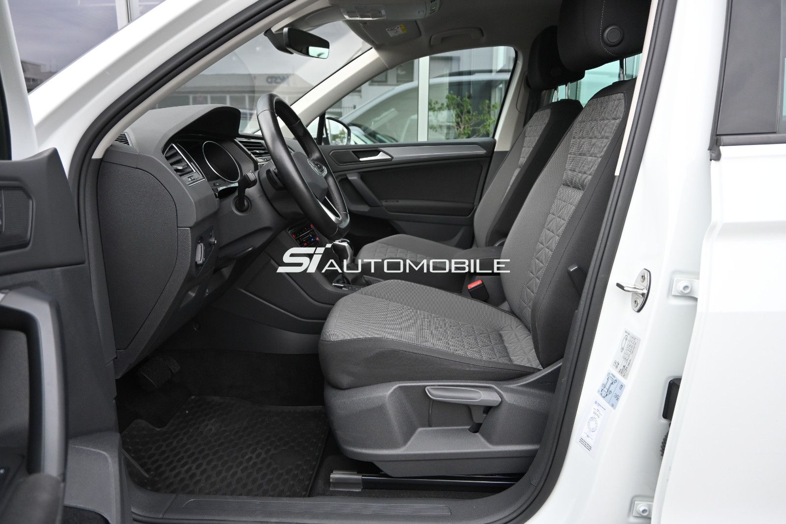 Fahrzeugabbildung Volkswagen Tiguan 2.0 TDI DSG 4MOT Life °ACC°AHK°HUD°STHZ°