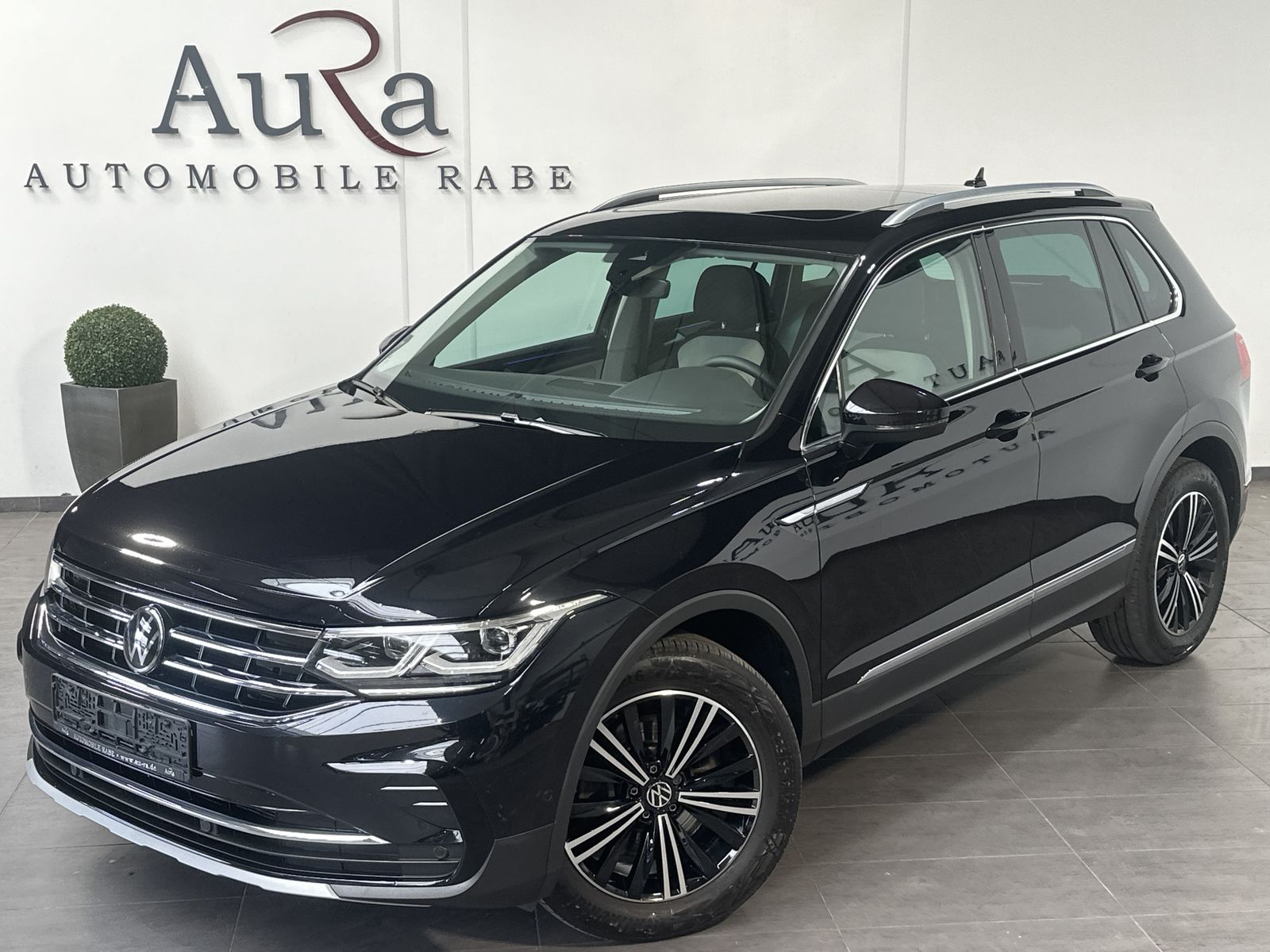 Fahrzeugabbildung Volkswagen Tiguan 2.0 TDI DSG 4M Elegance NAV+LED+ACC+PANO