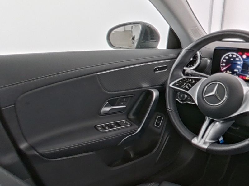 Fahrzeugabbildung Mercedes-Benz CLA 180 Coupé Progressive*LED*Kamera*MBUX*PDC*