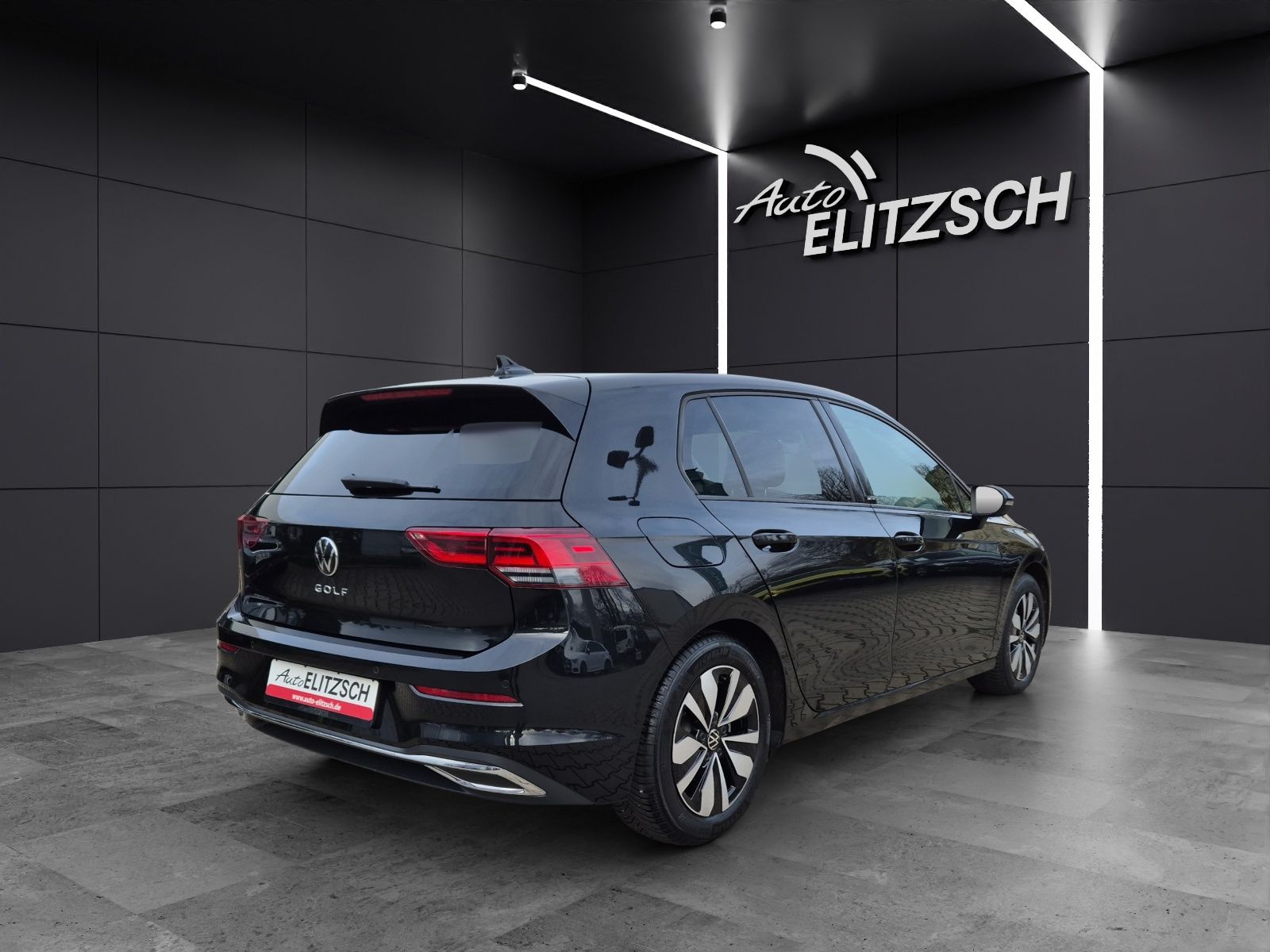 Fahrzeugabbildung Volkswagen Golf VIII MOVE LED ACC AHK PANO HuD AID NAVI