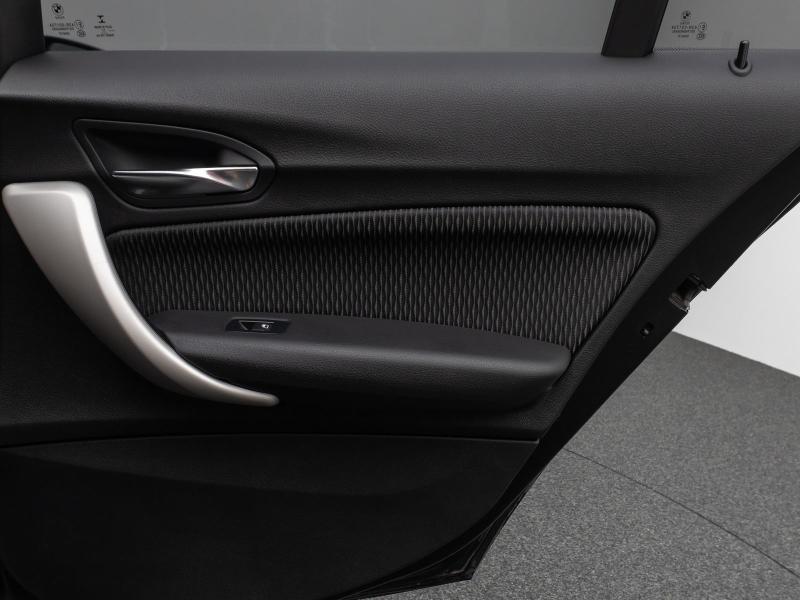 Fahrzeugabbildung BMW 118i Parkassist Sitzheizg USB Regensensor 8fach