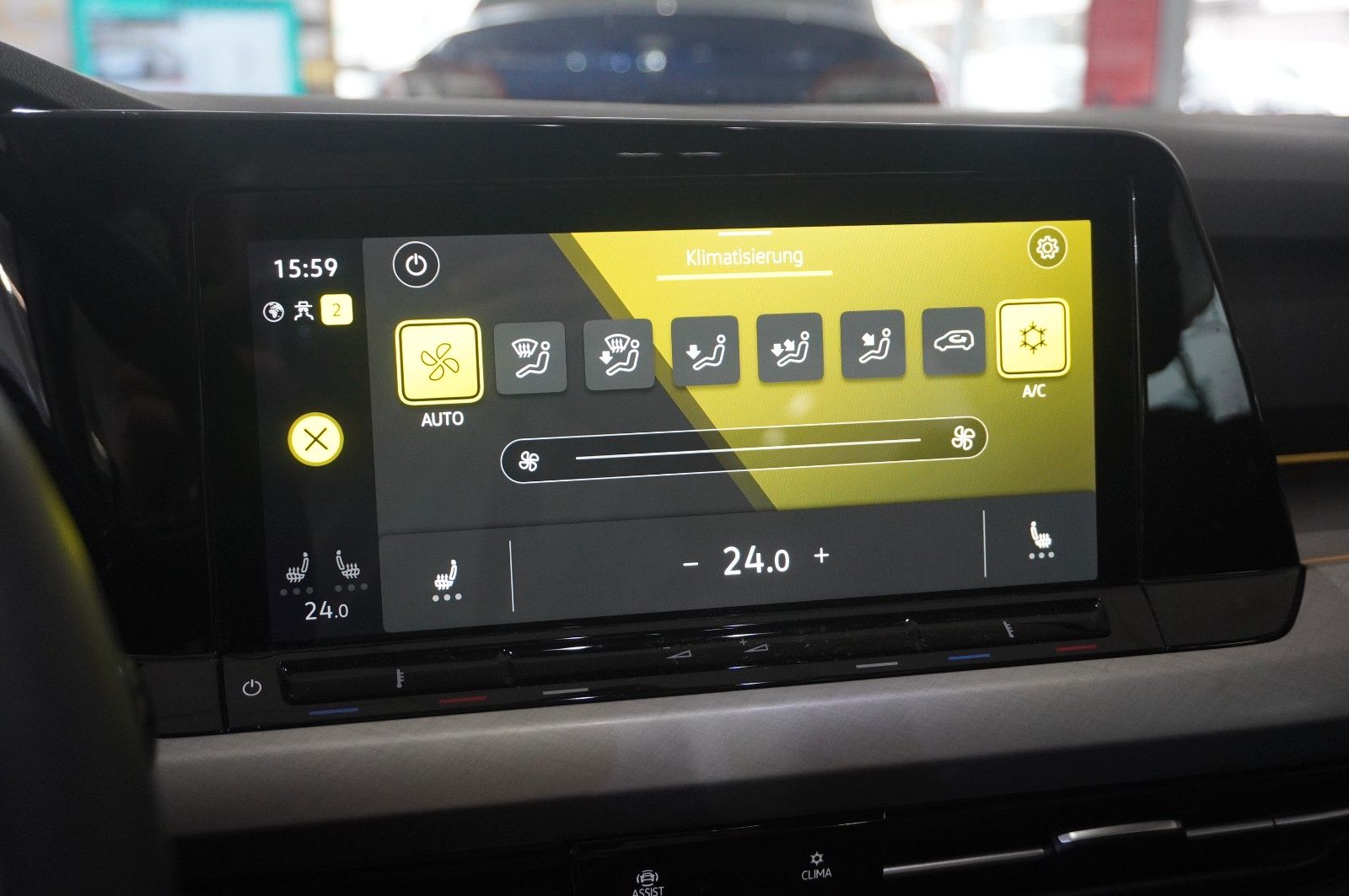 Fahrzeugabbildung Volkswagen Golf VIII Lim. 1.0 E-TSI DSG LIFE NAVI/LED/DAB+