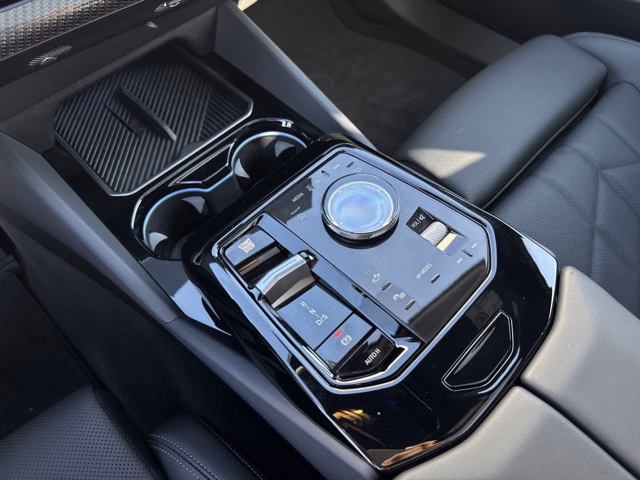 BMW 520d T M SPORT AdLED,AHK,Pano,StHz,H/K,HUD,DAPro