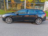 Volvo V60 Kombi Summum AWD - EURO 5 - VOLL - gebrauchte Volvo V60 aus dem Jahr 2010